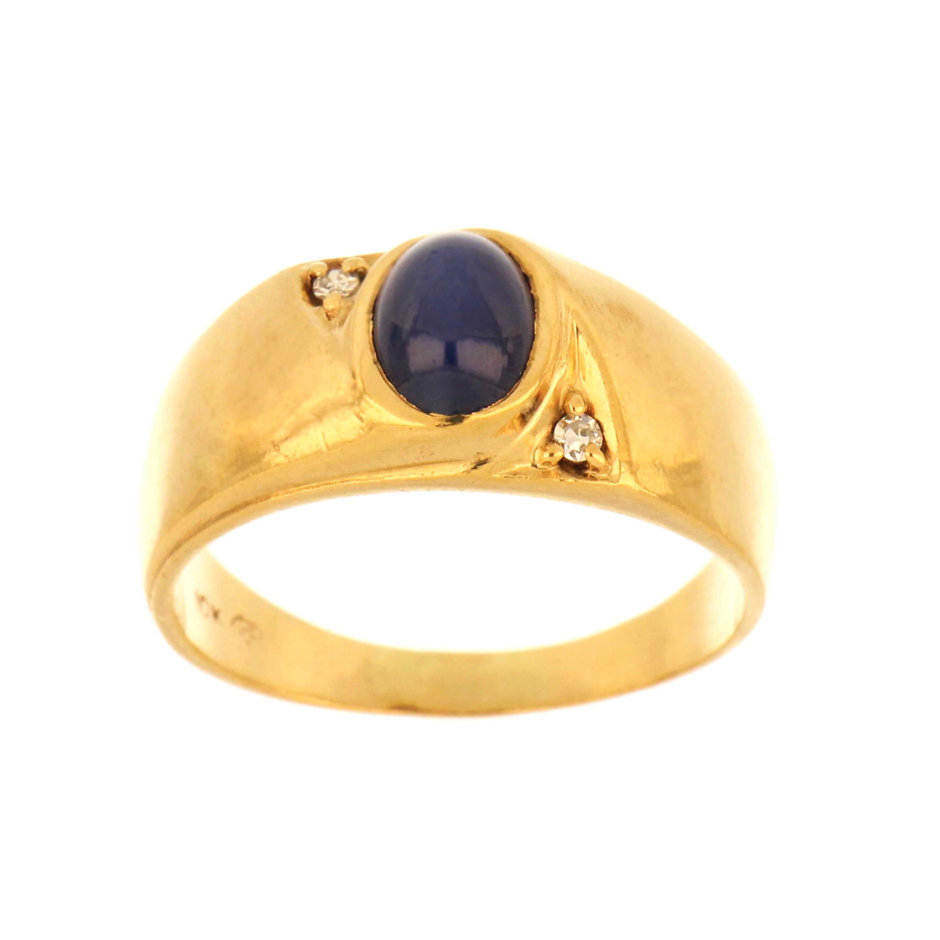 Side view of gold star sapphire ring with cabochon-cut stone