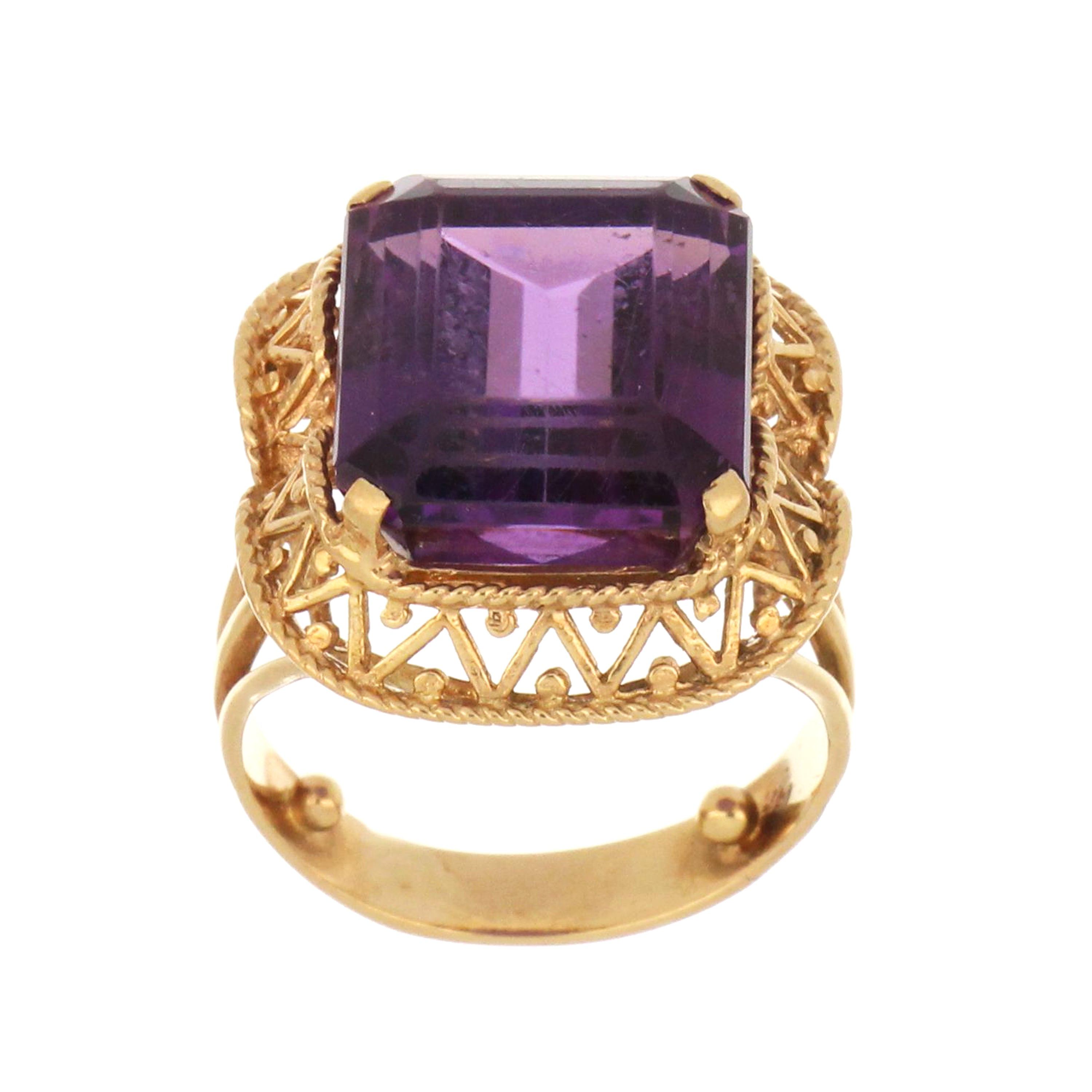 14kt yellow gold ring with large emerald-cut purple amethyst in ornate filigree setting, size 8.