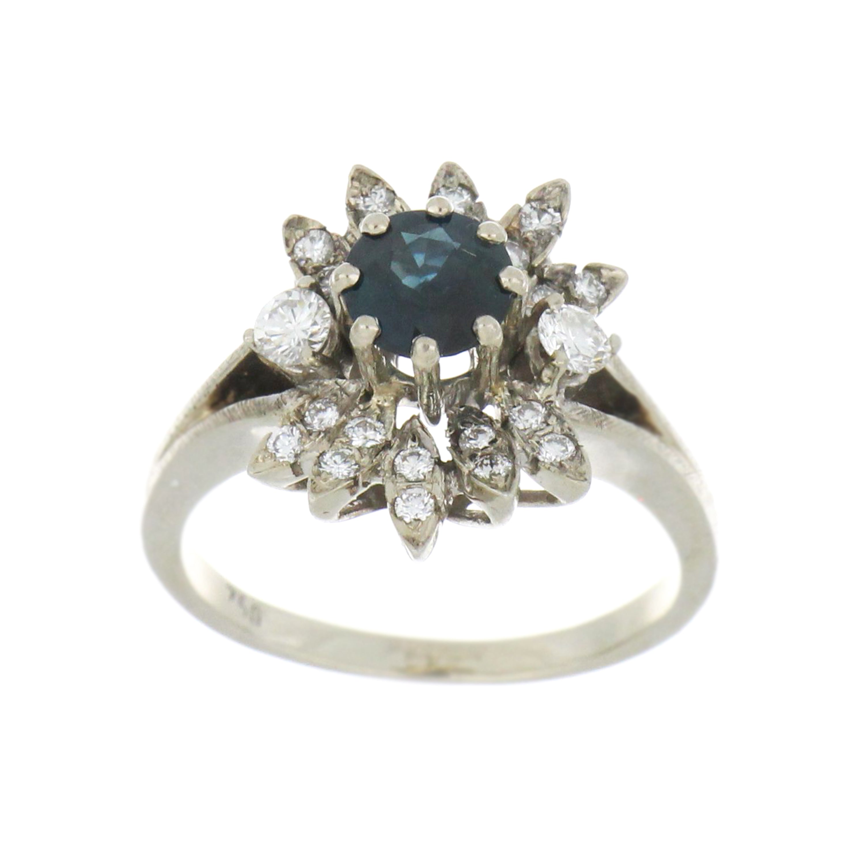 18kt white gold blue sapphire and diamond cluster ring, 5.61g