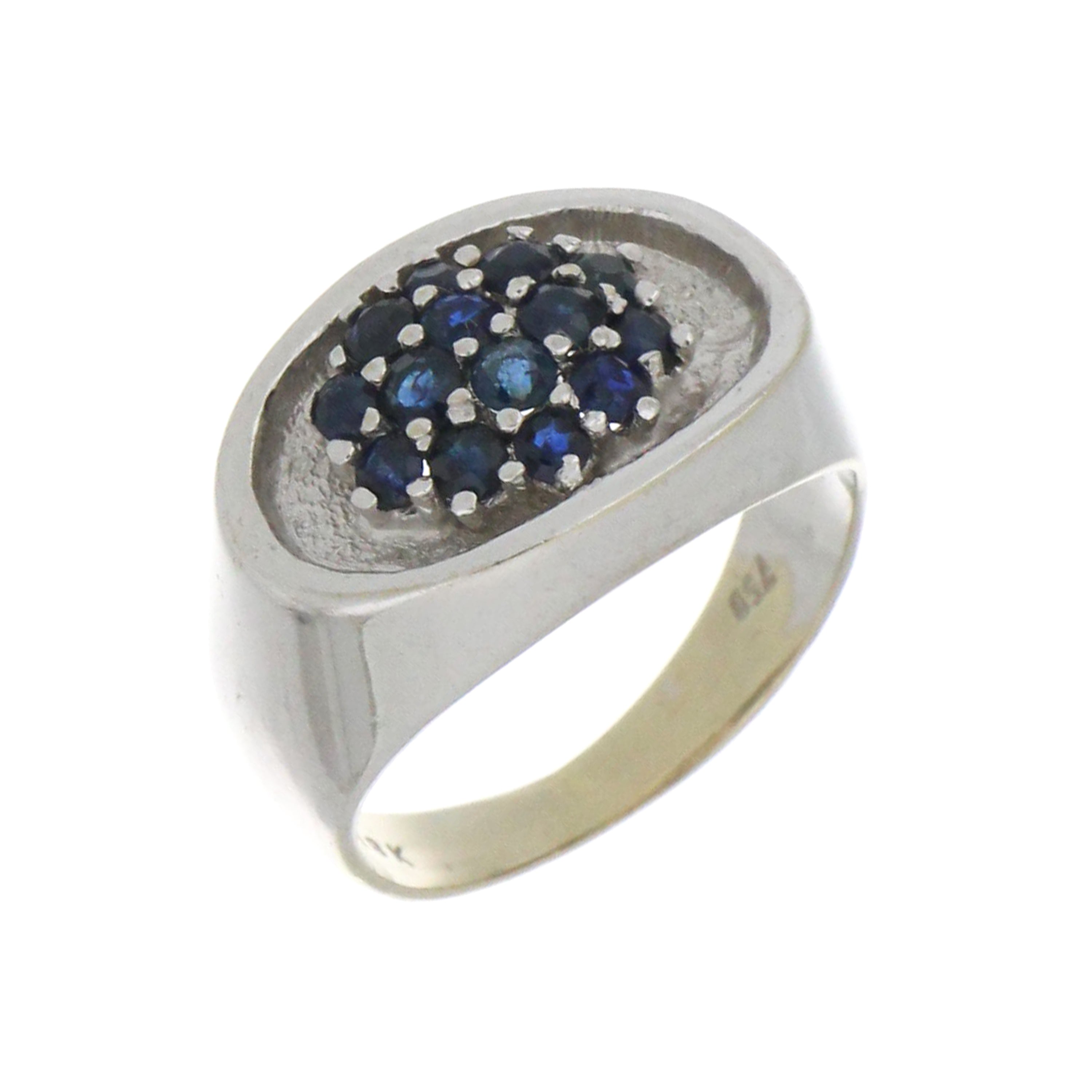 Classic sapphire cluster ring in polished 18kt white gold, pre-owned.