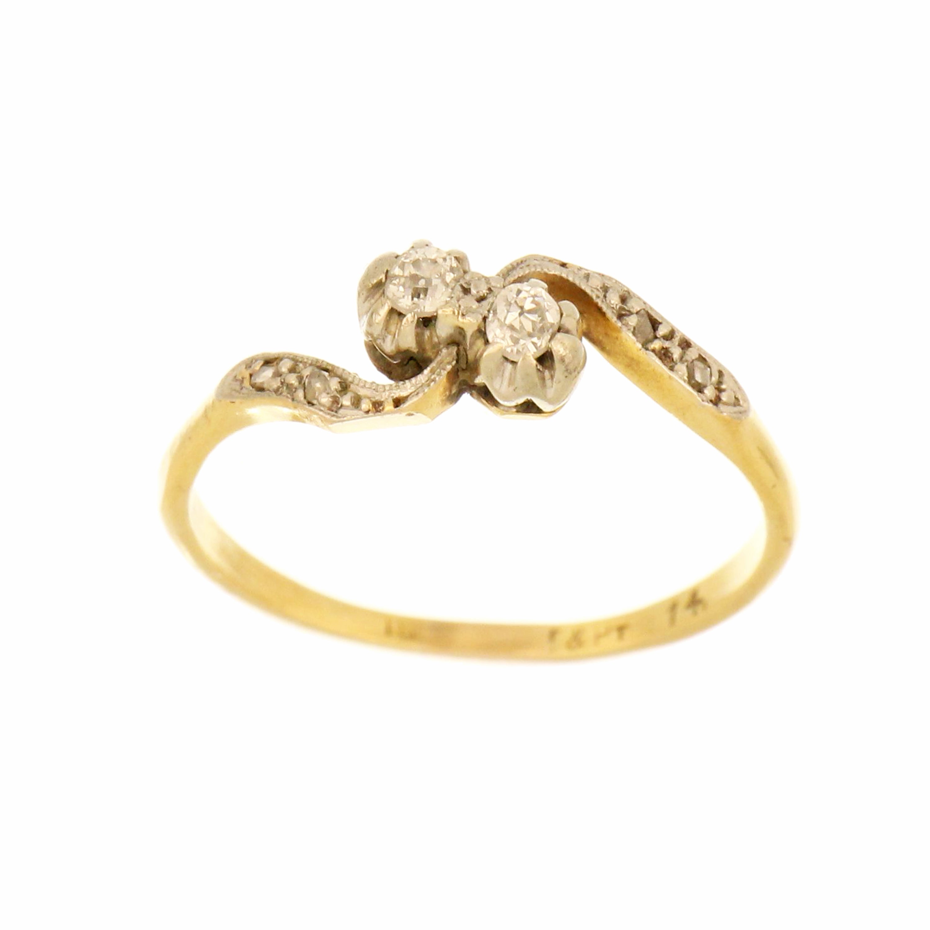 18kt yellow gold antique ring with two old mine-cut diamonds, 2.10g