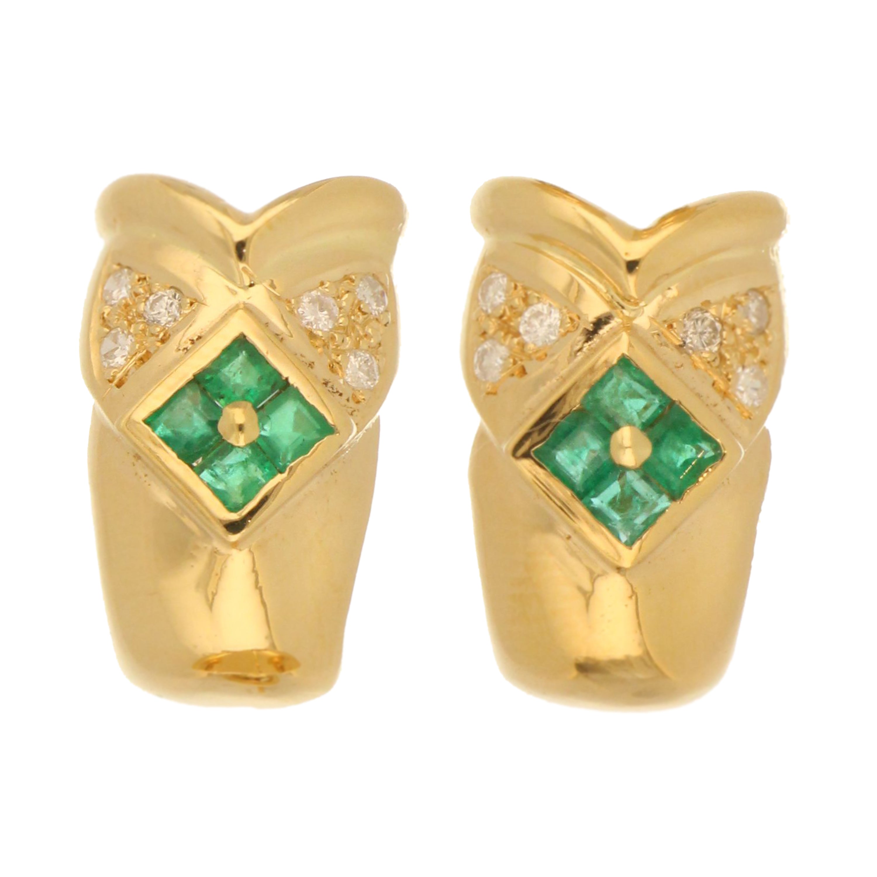 Close-up of 18kt yellow gold owl earrings with square-shaped emeralds and round diamonds, front view