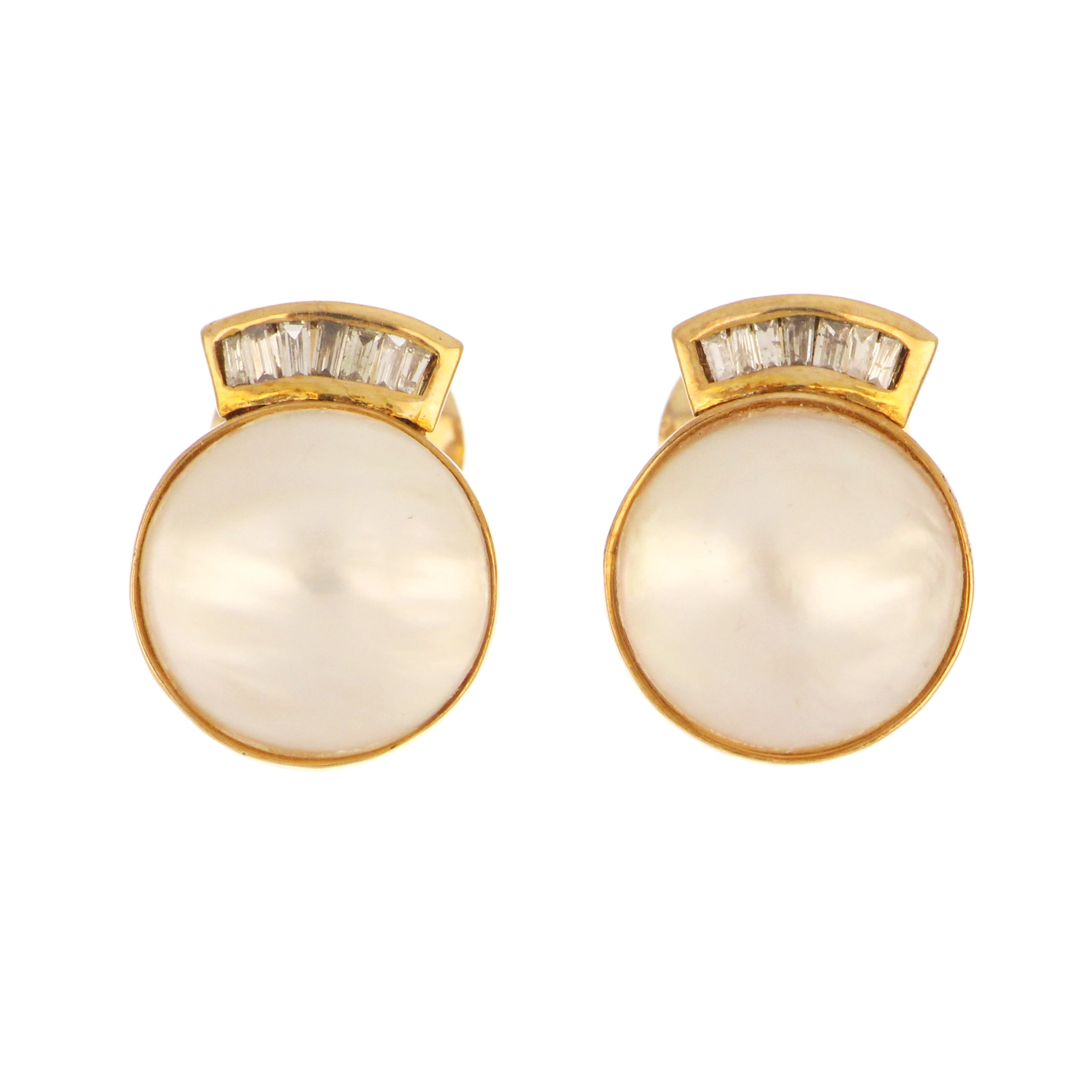18kt yellow gold mabe pearl earring stud front view with white 10mm pearl and baguette diamonds