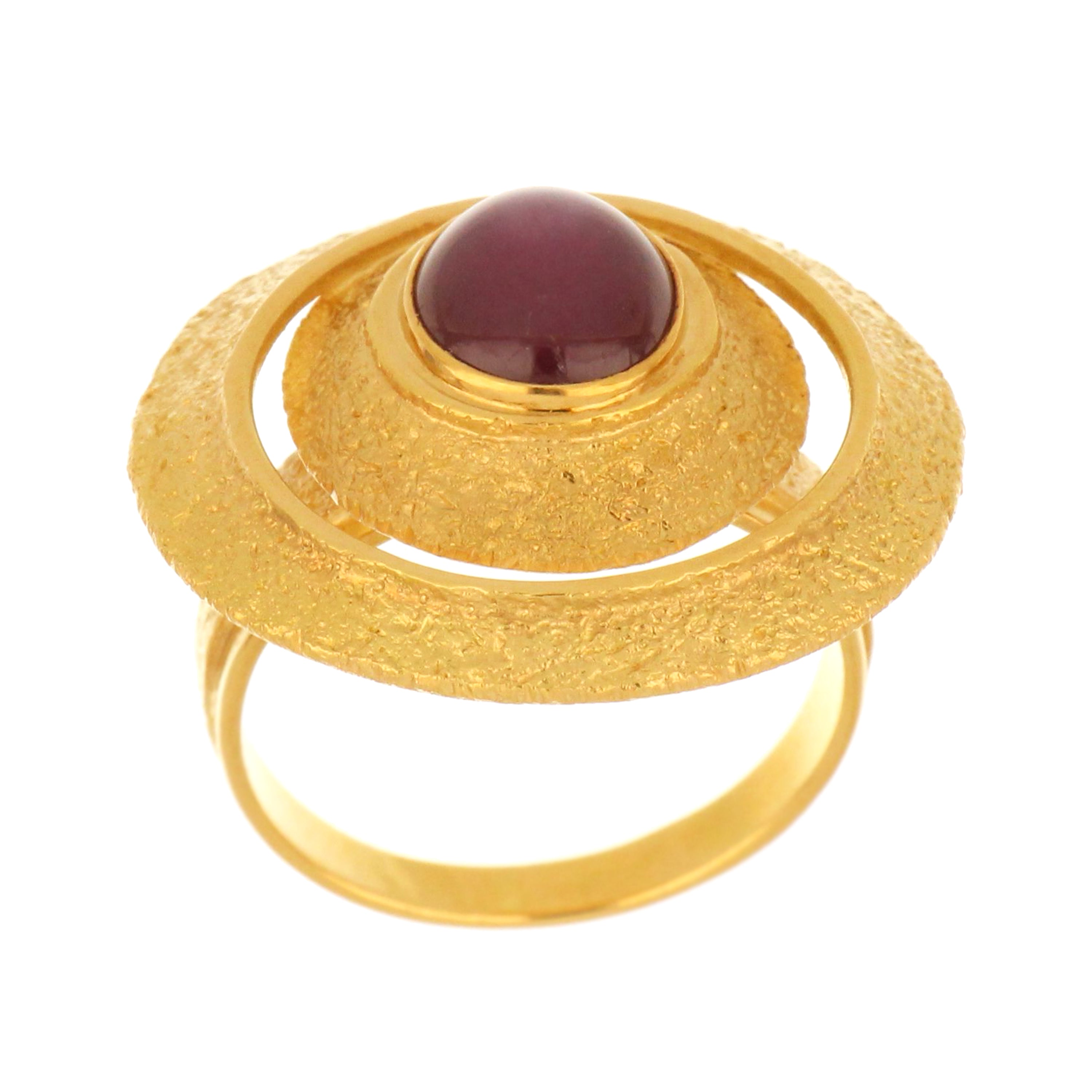 18kt yellow gold ring with oval cabochon star ruby in textured halo design