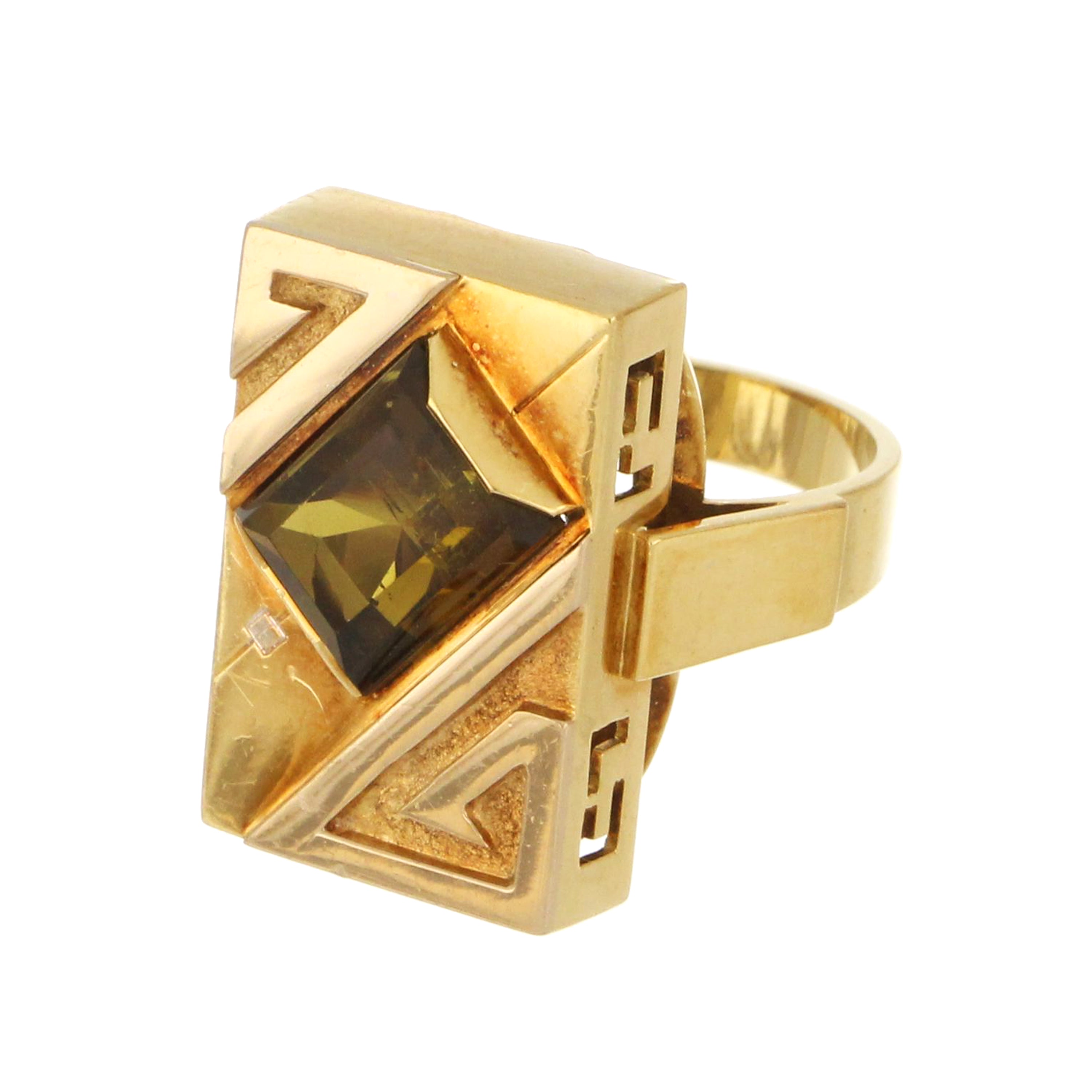 14kt yellow gold ring with baguette smoky quartz gemstone, size 8