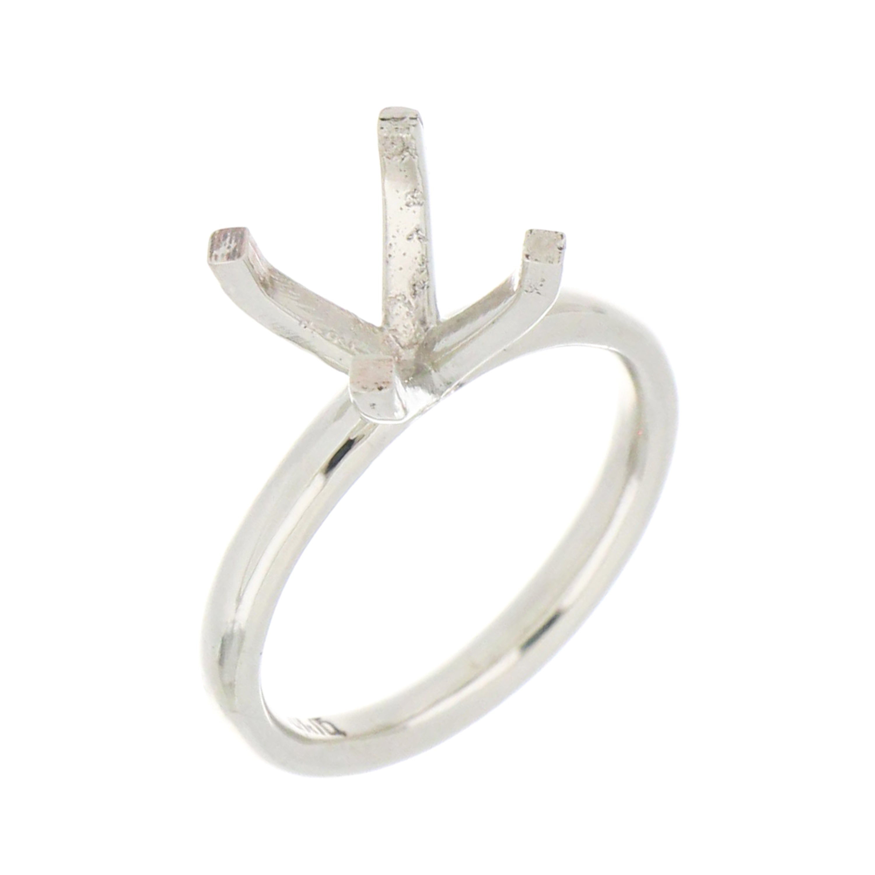 Close-up of 14kt white gold ring mounting, top view highlighting 9mm round stone fitting, pre-owned condition