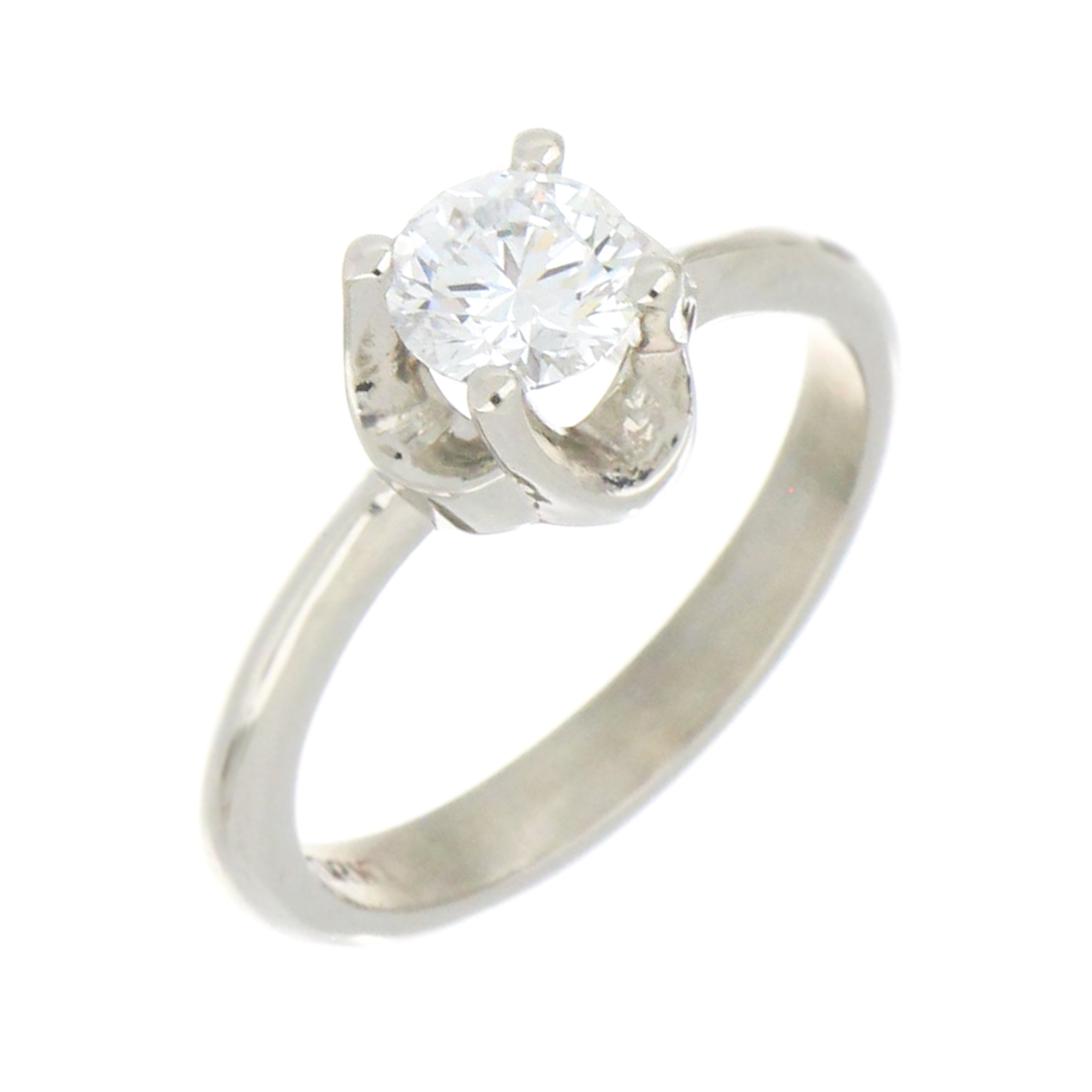 Close-up of 0.73ct round lab grown diamond in 14kt white gold solitaire engagement ring