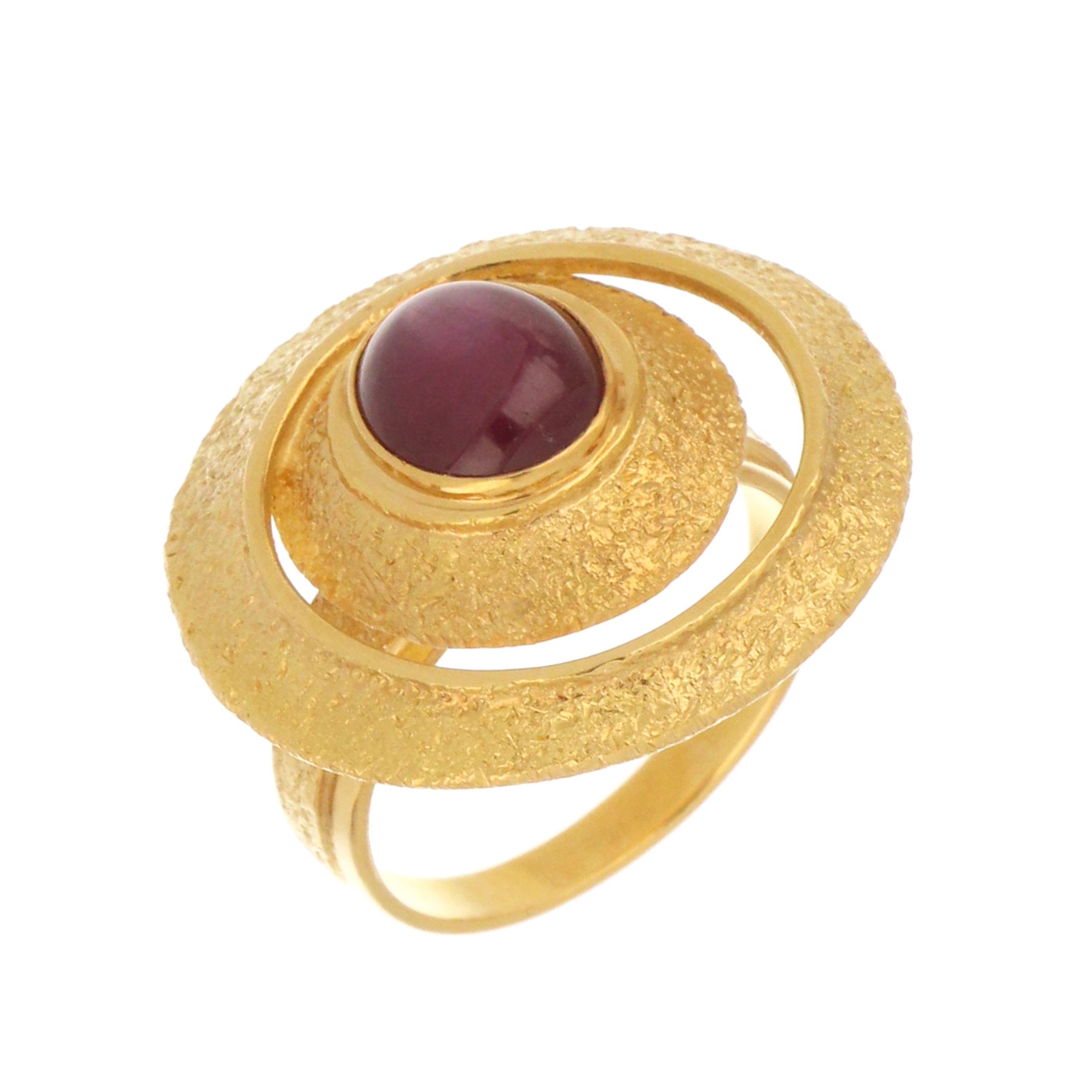 Vintage 18kt gold statement ring featuring deep red star ruby centerpiece