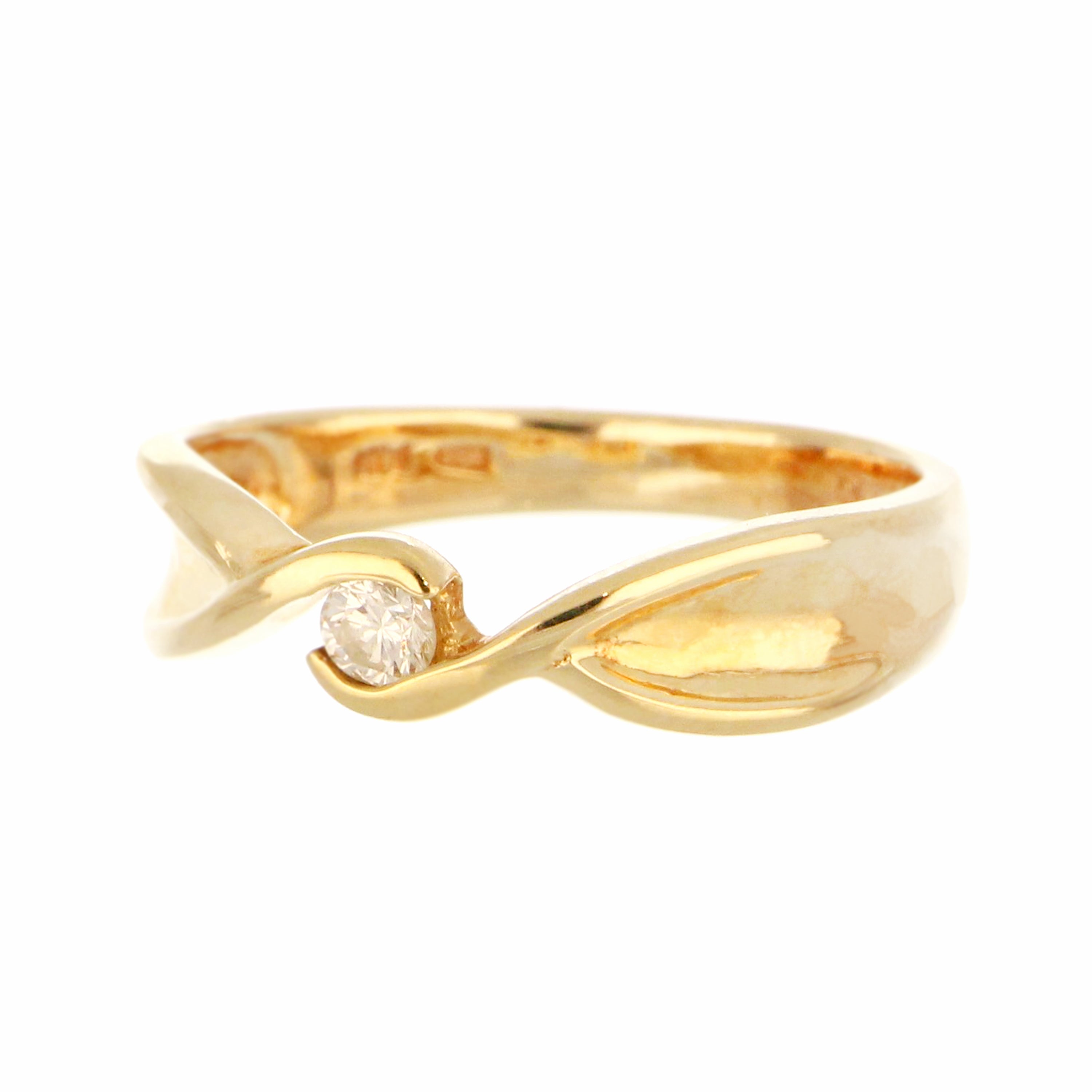 Close-up of 14kt yellow gold diamond band ring displaying single round diamond, SI1 clarity, H color