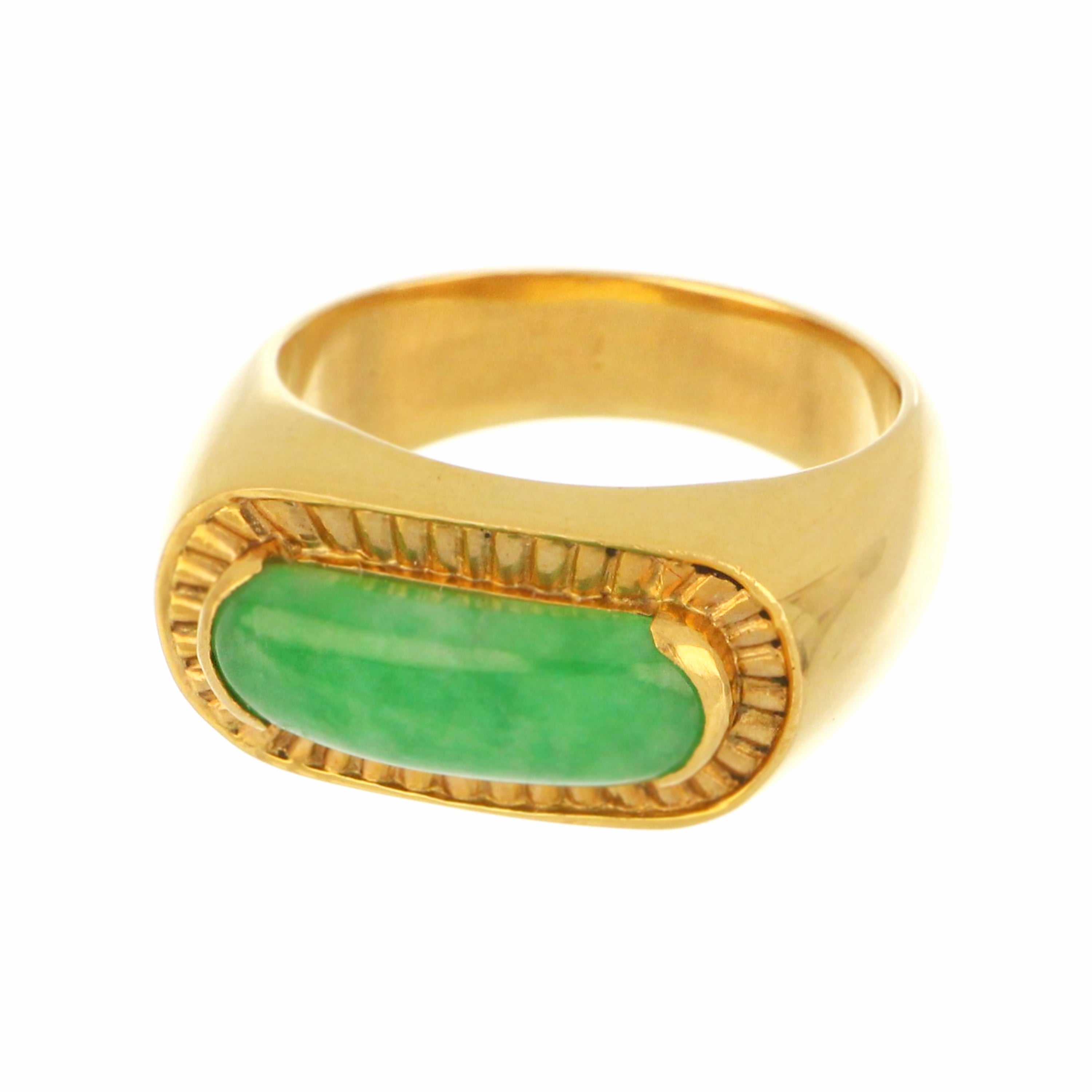 Elegant 18kt yellow gold ring with natural jadeite jade, highlighting stone size and craftsmanship