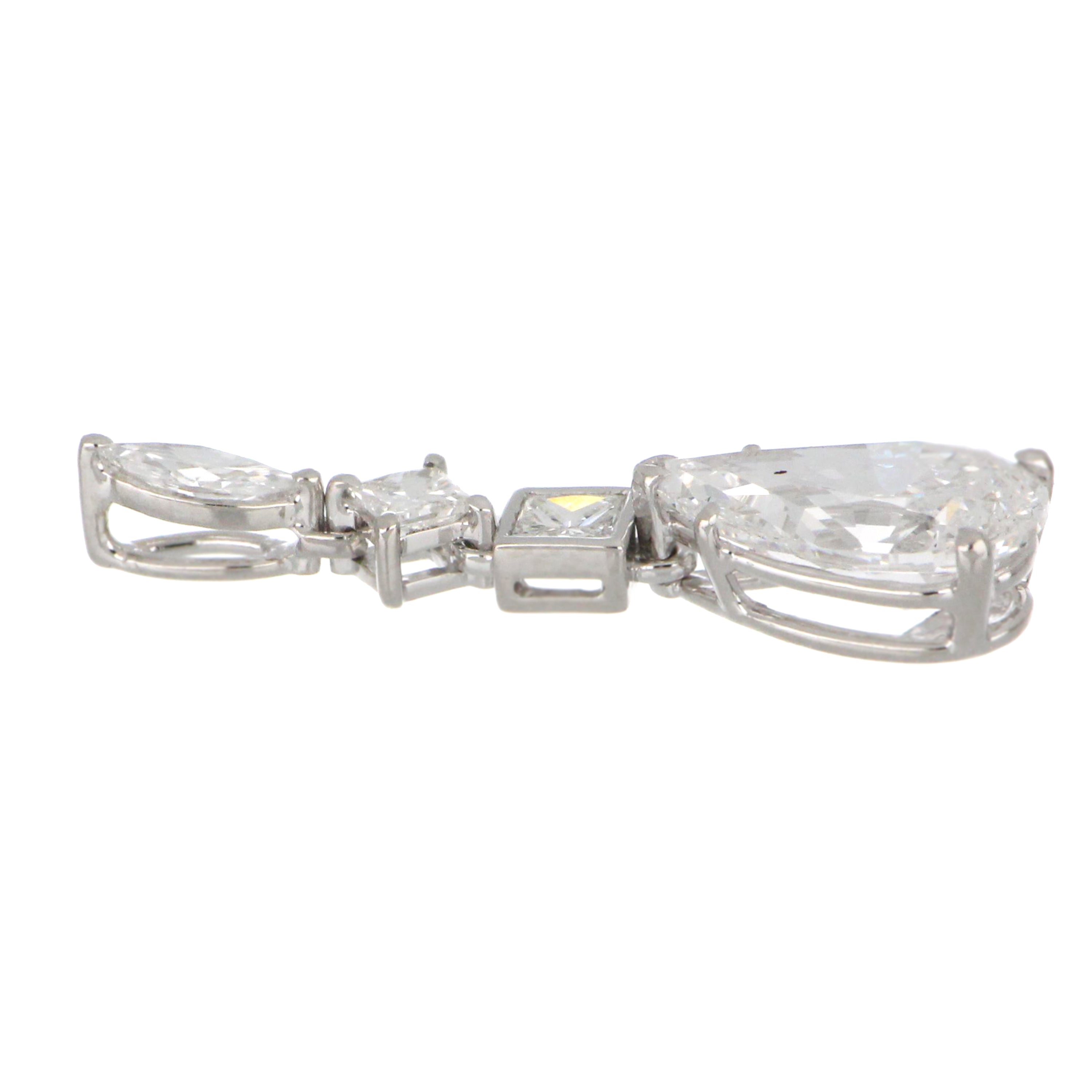Full pendant display showcasing 2.60ct total diamonds in 18kt white gold, luxury jewelry collectible