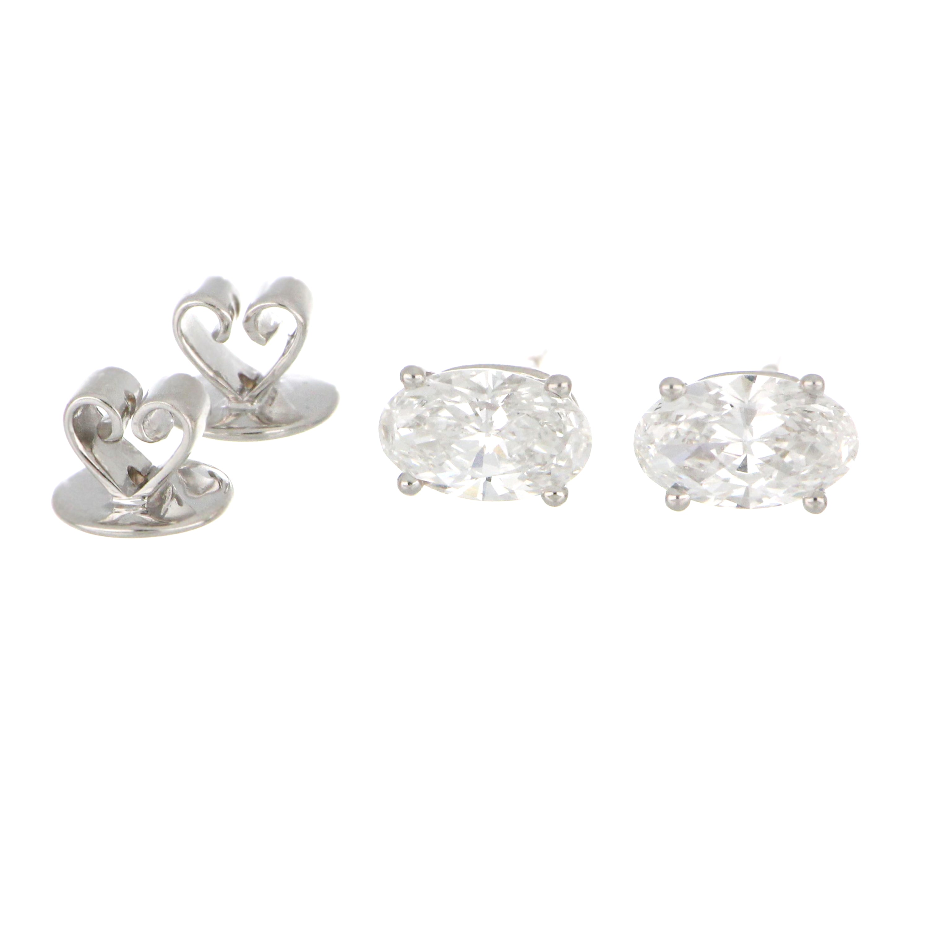 Elegant 18kt white gold oval diamond stud earrings in pristine condition with excellent cut and certification