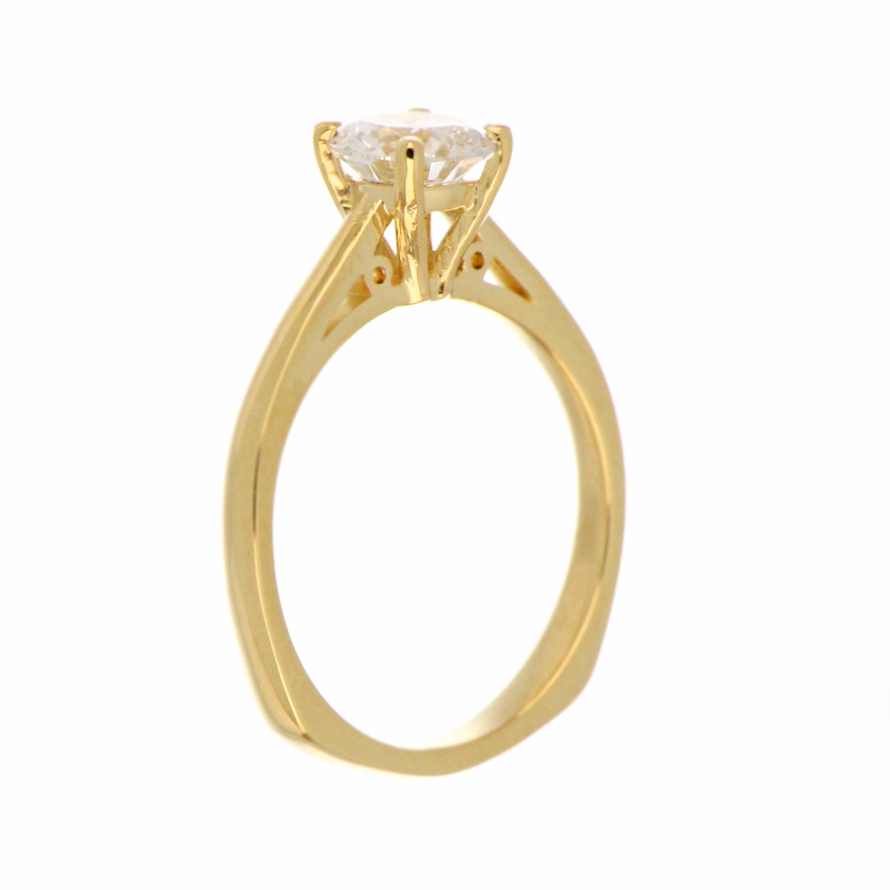 Detailed image of ring band and diamond measurements on 14kt yellow gold solitaire ring