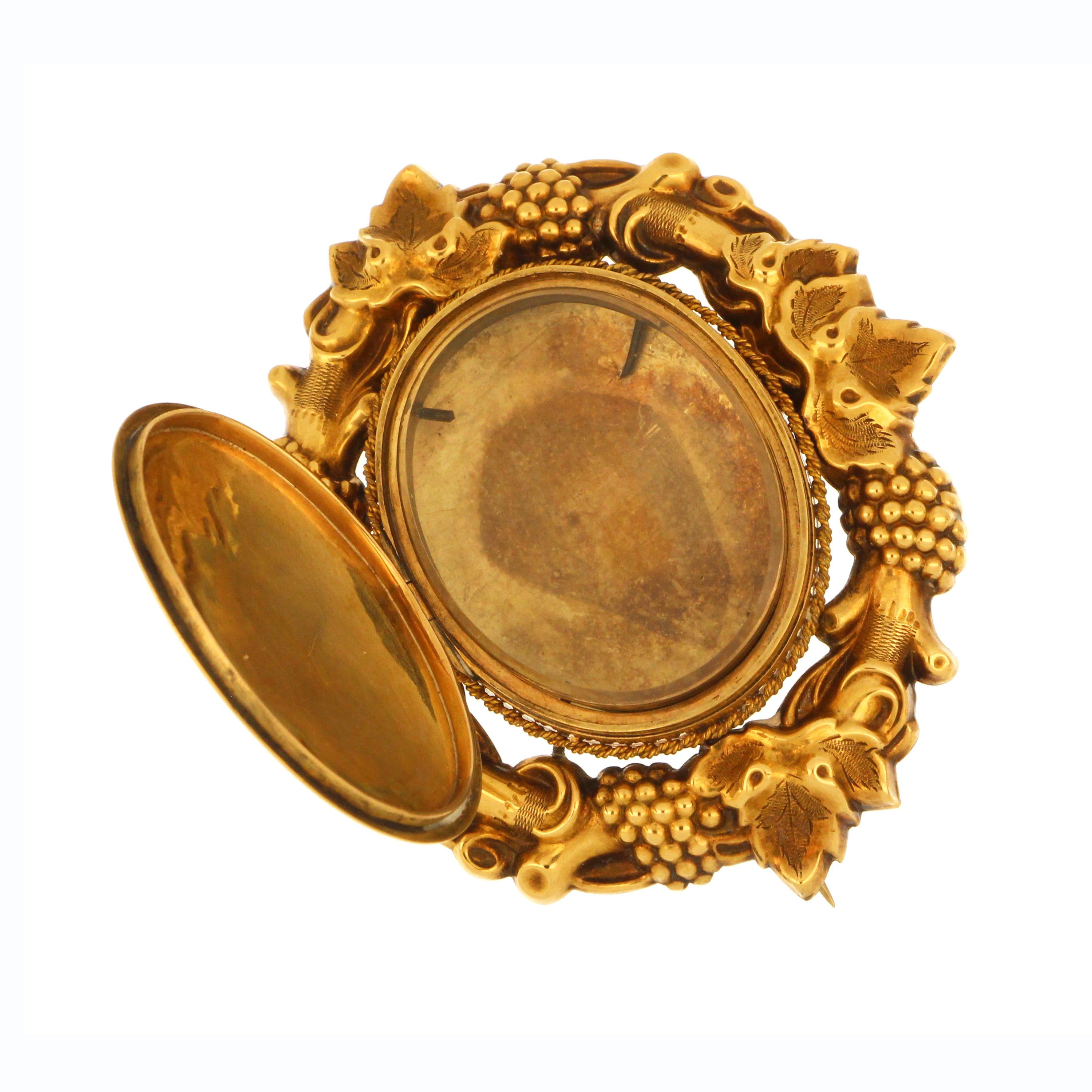 Vintage 15K gold brooch featuring detailed equestrian design, pre-owned heirloom piece.