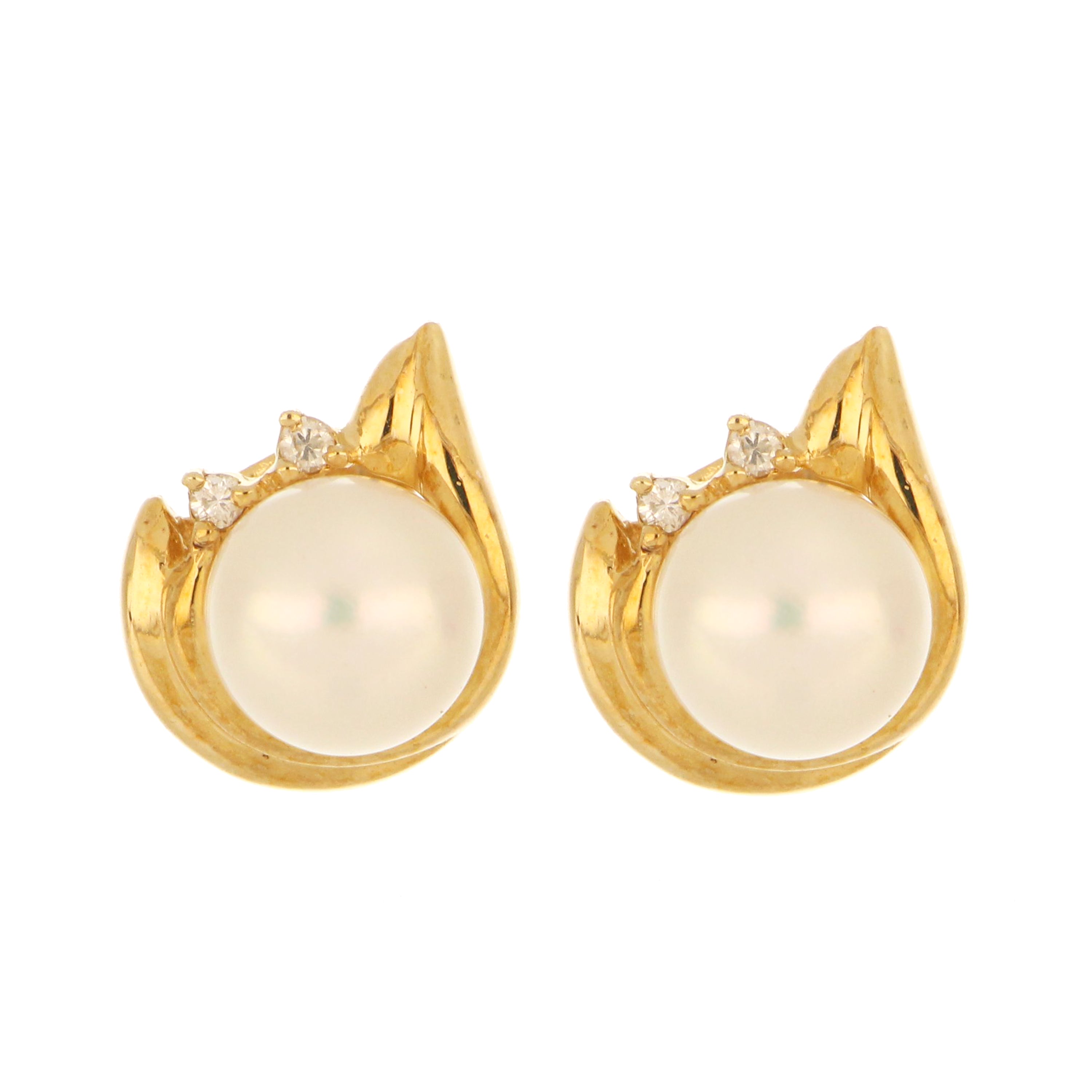 Pre-owned 10kt yellow gold pearl stud earrings with white cultured pearls and diamond accents.
