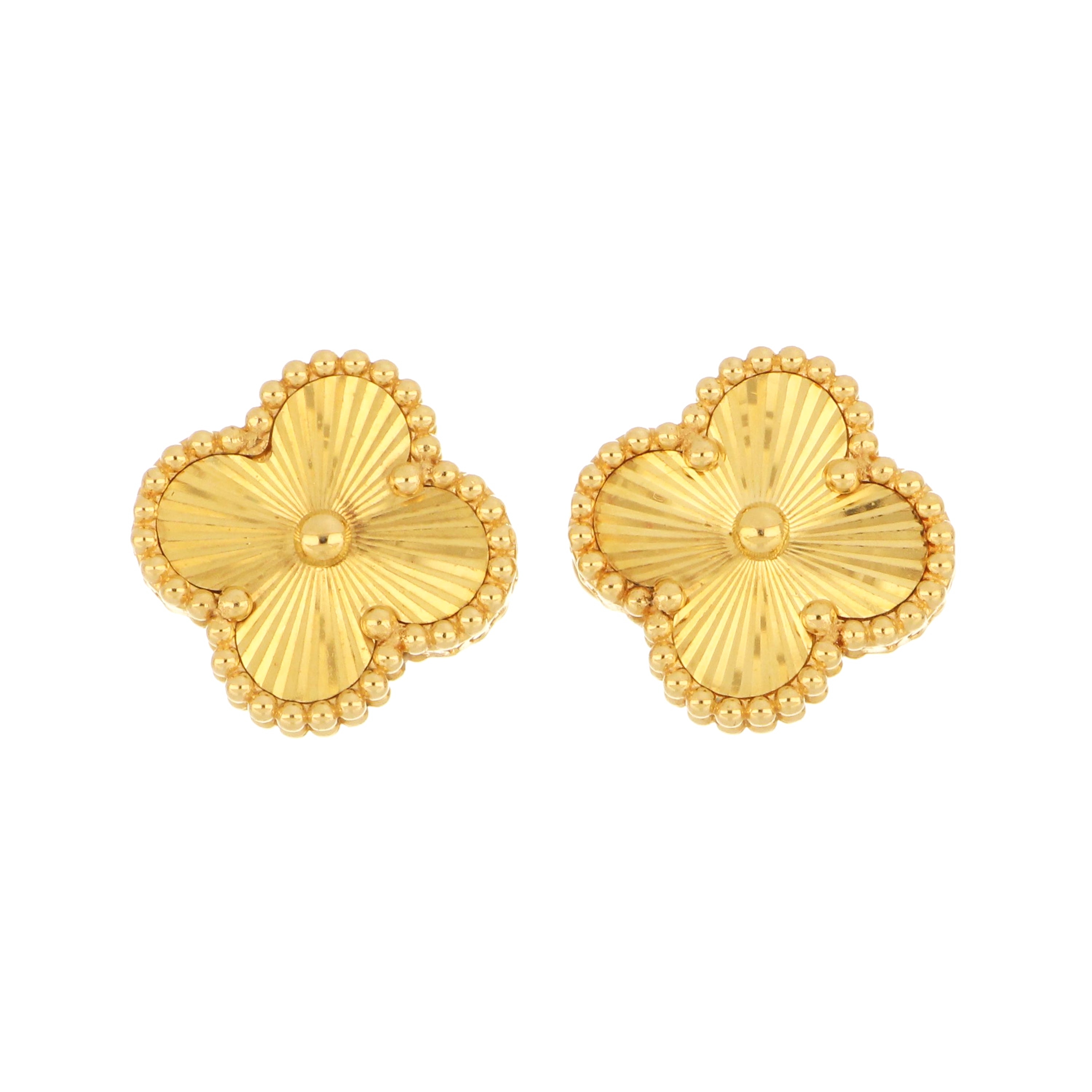 Van Cleef & Arpels Vintage Alhambra earrings in 18kt yellow gold, 15mm clover motif with beaded edges.
