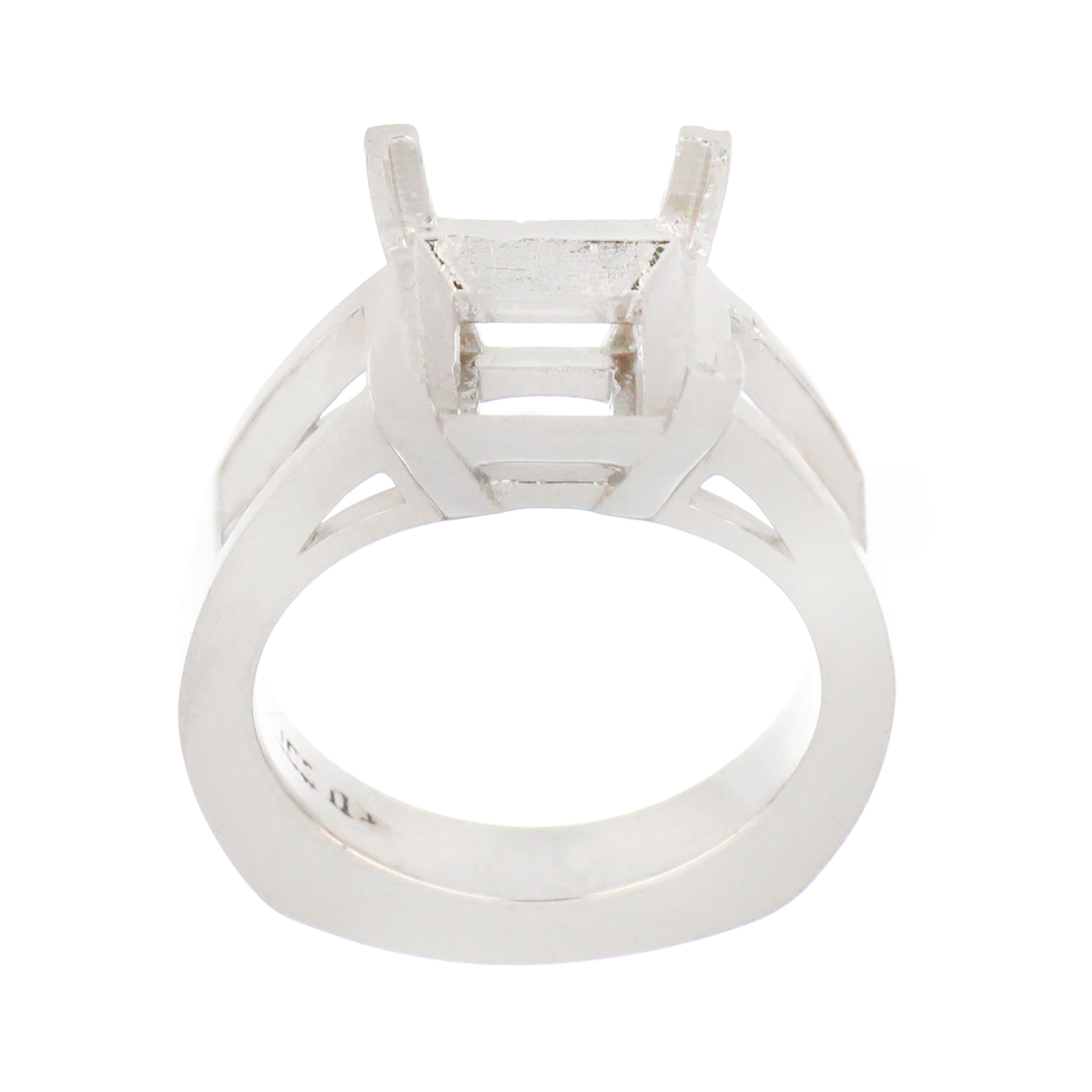 14kt white gold princess cut ring mounting with baguette accents