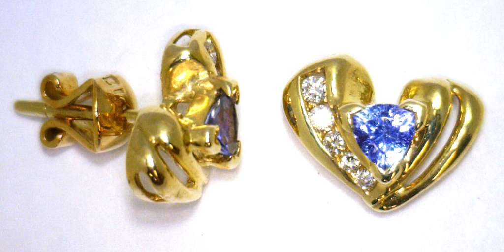 18kt yellow gold stud style tanzanite earrings