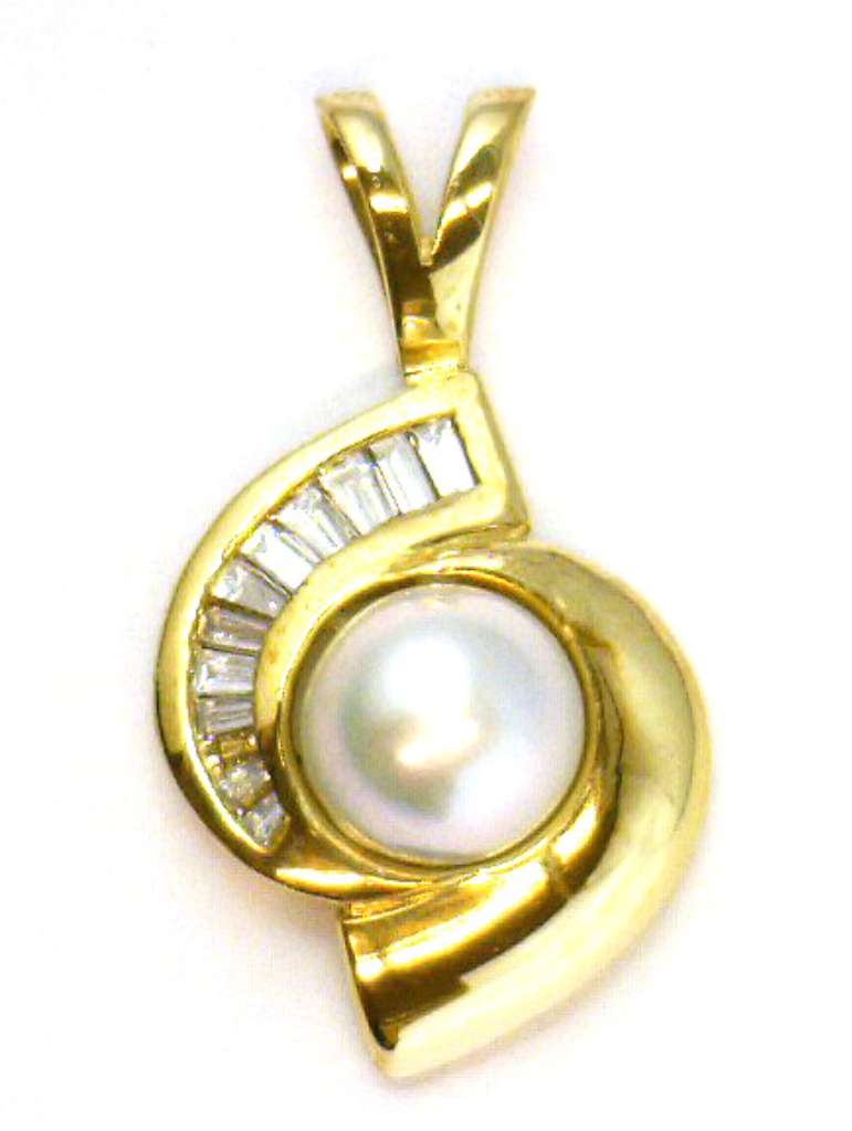 14kt yellow gold pearl pendant