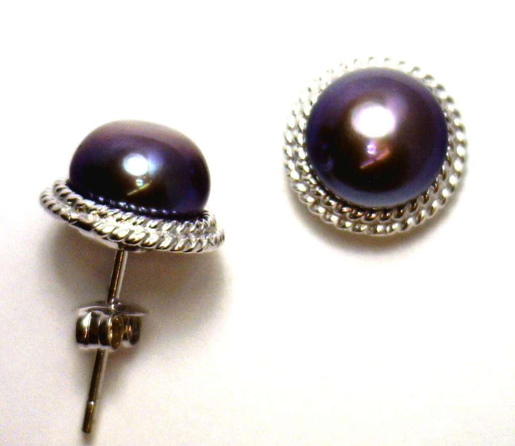 Ladies' 14kt white gold black pearl earrings