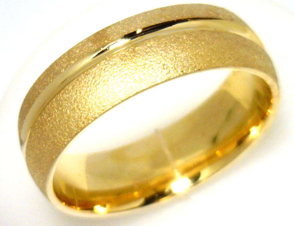 Malo wedding band crafted in yellow gold, close-up angle showing smooth comfort shank, weighing approximately 8.04 grams
