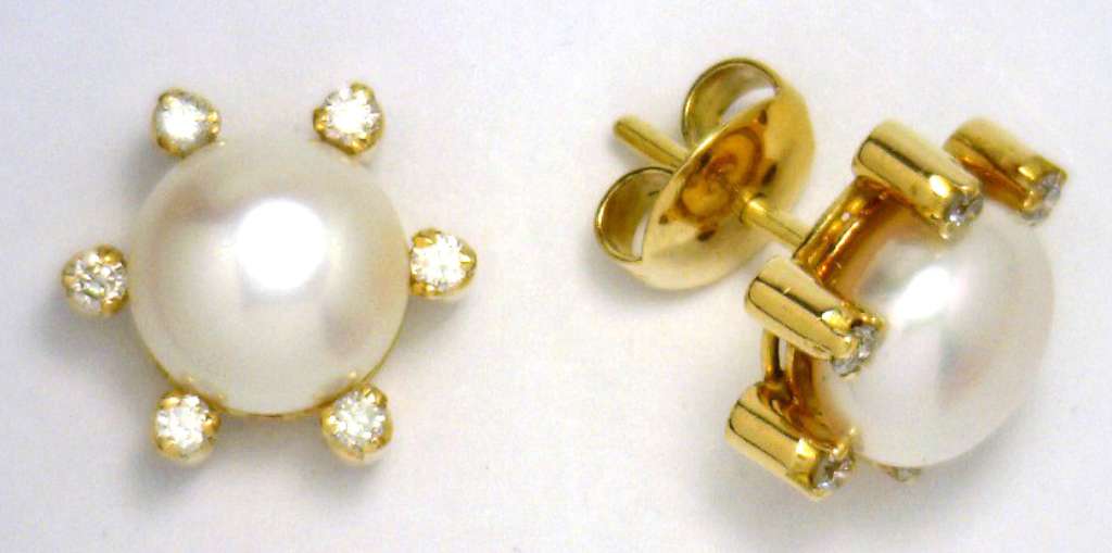 18kt yellow gold pearl stud earring
