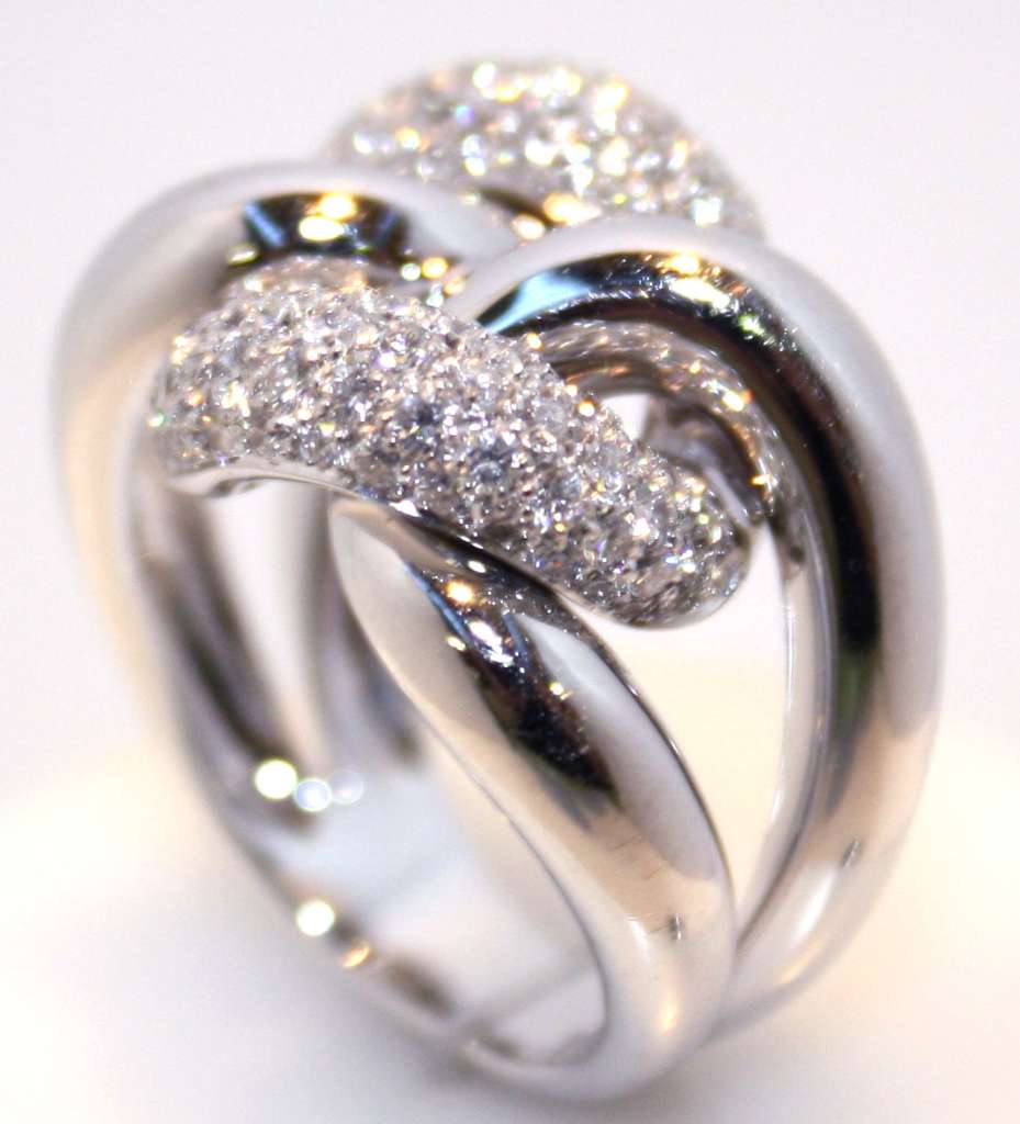 Side view of 18kt white gold ring displaying intricate diamond setting with VS-SI1 clarity diamonds