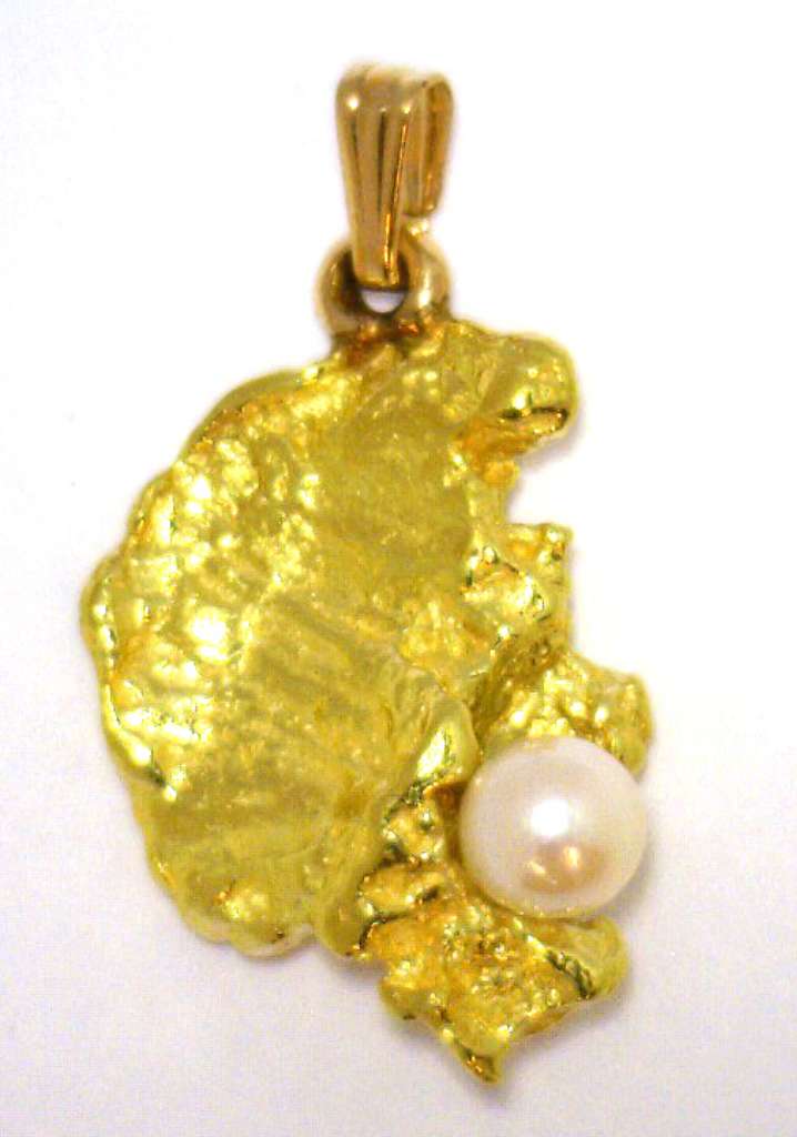20kt yellow gold pearl pendant