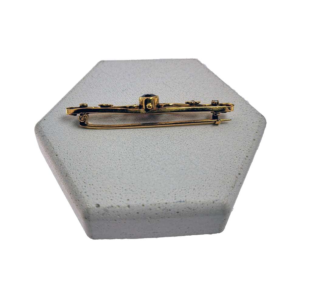 Side angle of 9kt yellow gold amethyst brooch showing detailed clasp and polished gold finish, weighing 2.91 grams