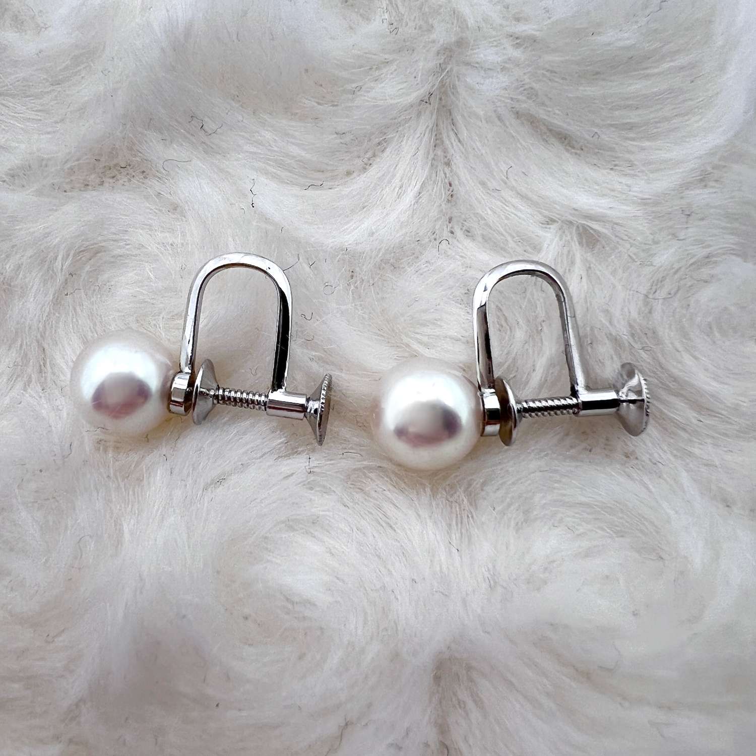 14kt white gold pearl earrings