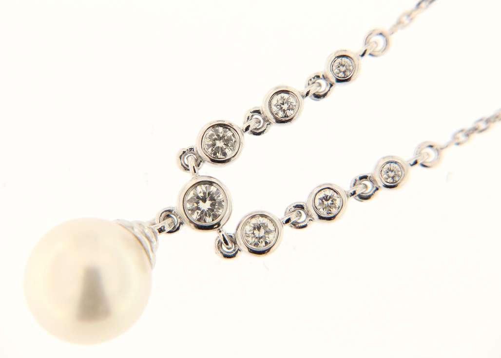 14kt white gold pearl necklace