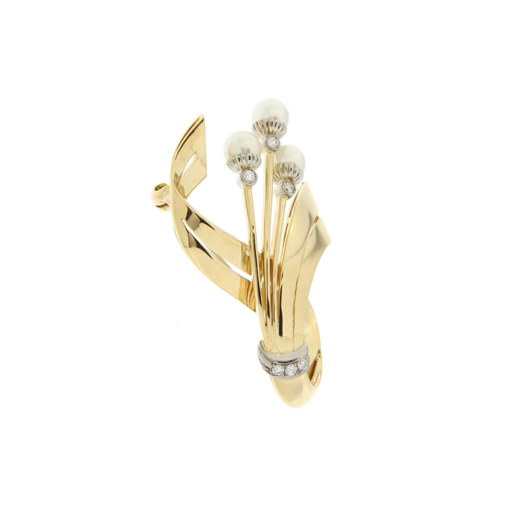 Detailed image focusing on the lustrous white cultured pearls and sparkling diamonds of the 18kt gold brooch