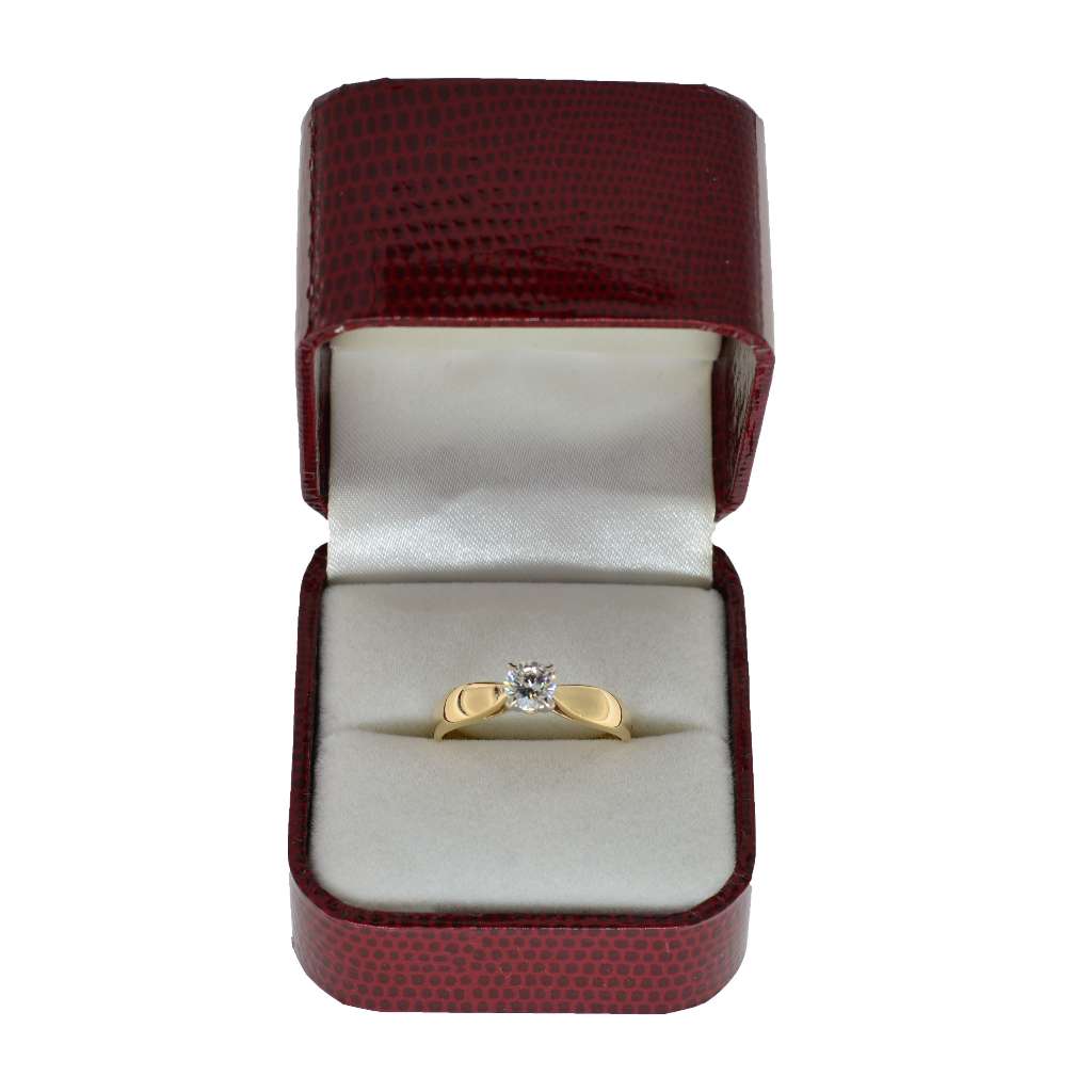 14kt yellow gold diamond solitaire ring