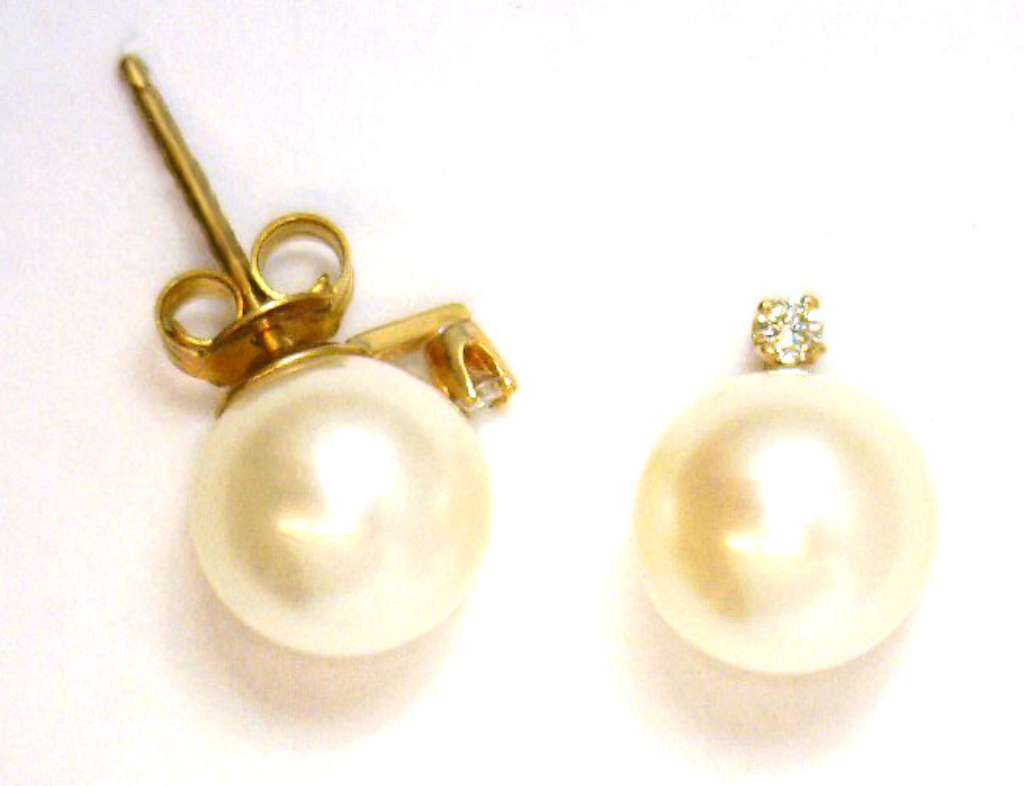 14kt yellow gold pearl earrings