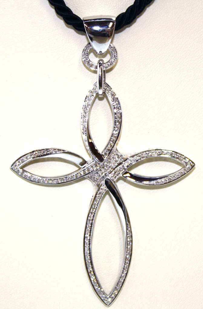 18kt white gold diamond pendant front view showcasing 171 round brilliant cut diamonds with sparkling clarity