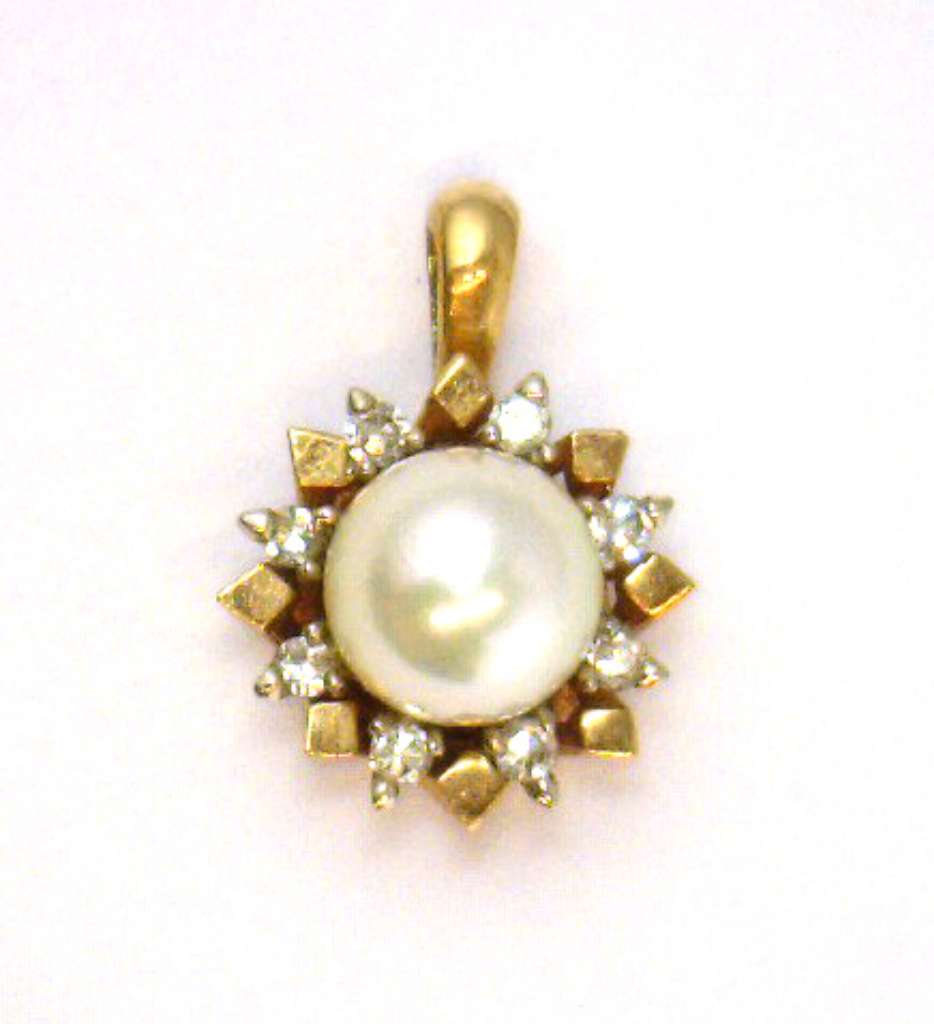 14kt yellow gold pearl pendant