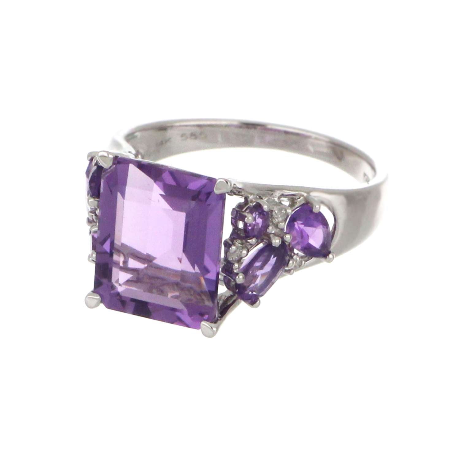 14kt white gold ring with baguette cut purple amethyst center viewed from front