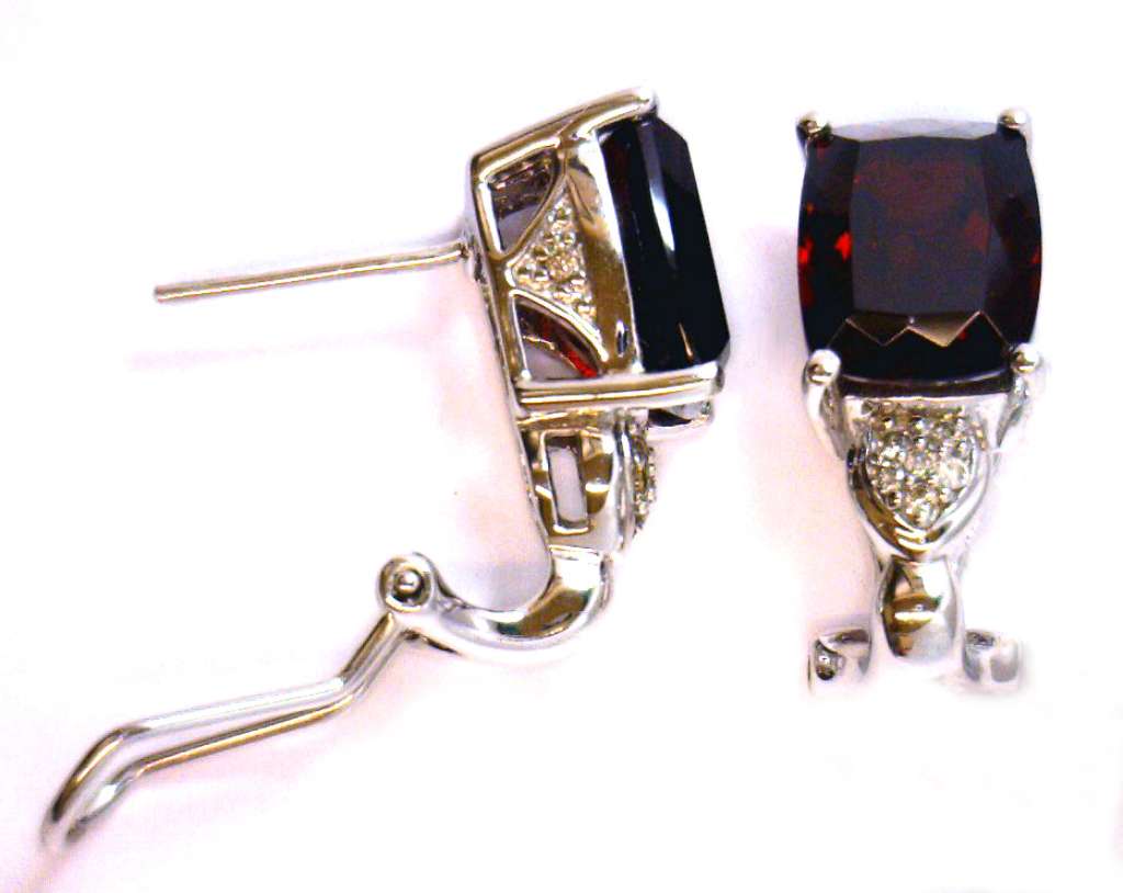 14kt white gold garnet earrings
