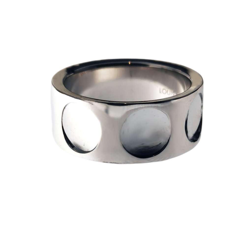 Top-down shot highlighting 18kt white gold Louis Vuitton Empreinte ring with 0.50cttw round diamonds, size 11 US