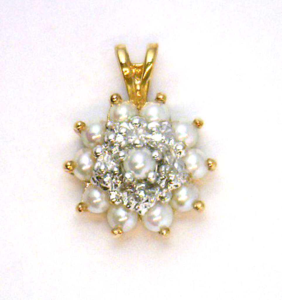 10kt yellow gold diamond pendant, 12 Pearls and 5 Dias