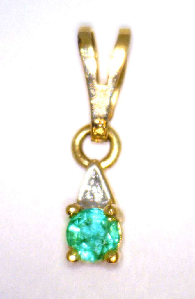 10kt yellow gold emerald pendant