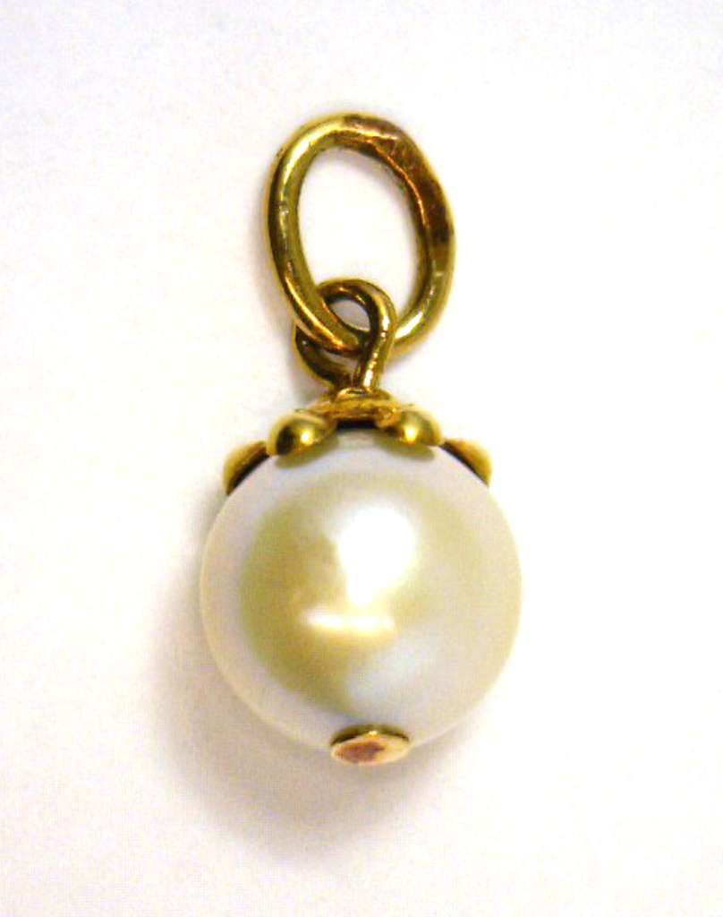 14kt yellow gold pearl pendant