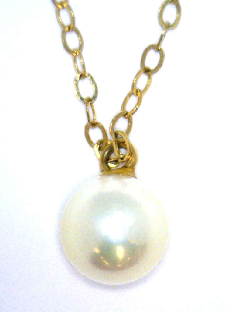 Ladies' 14kt yellow gold pearl pendant with a chain