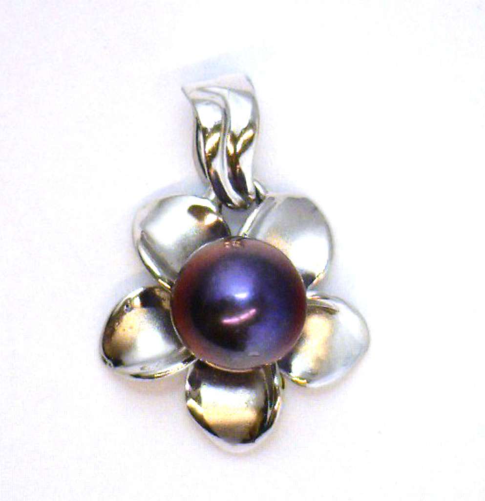 14kt white gold flower style pearl pendant