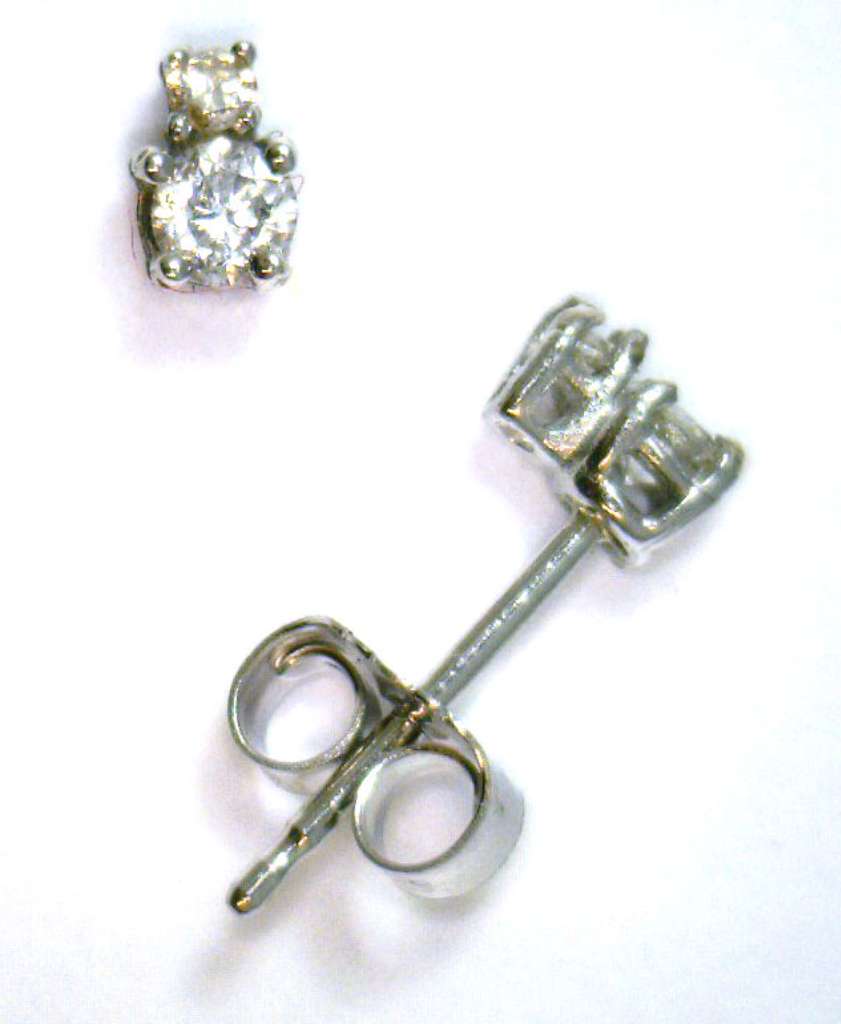 14kt white gold diamond earrings