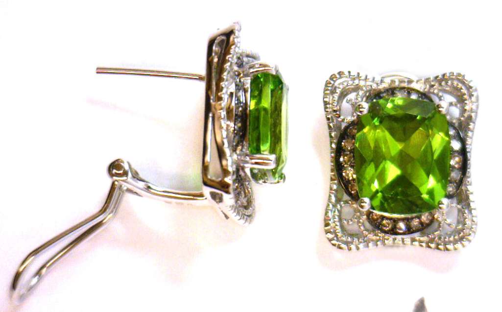 14kt white gold peridot earrings