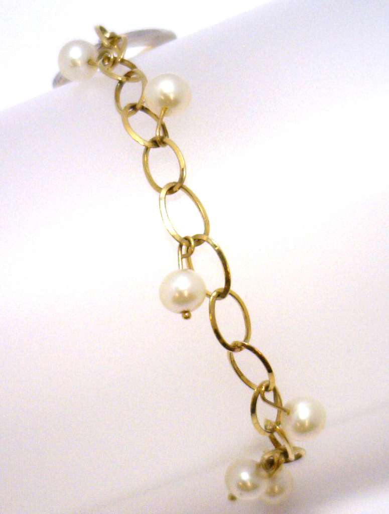 Ladies' 10kt yellow gold pearl bracelet