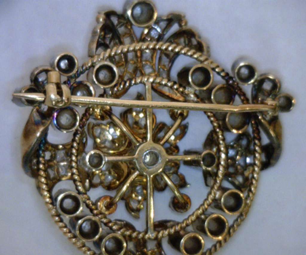 Vintage brooch with rare white opals and 106 rose-cut diamonds in exquisite 18kt yellow gold and silver
