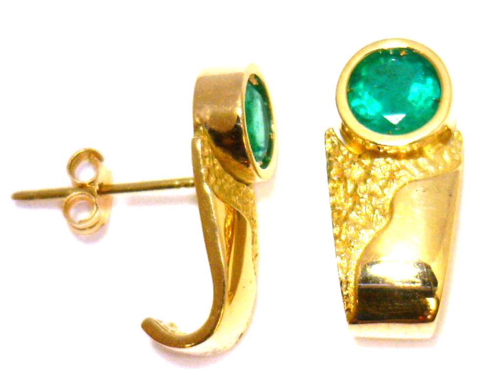 14kt yellow gold emerald earrings
