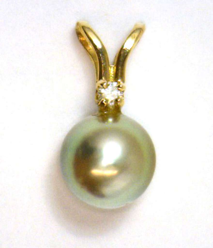 14kt yellow gold pearl pendant